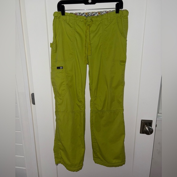 Koi Lindsey cargo scrub pant sz M EUC 701 lime green - Picture 1 of 9